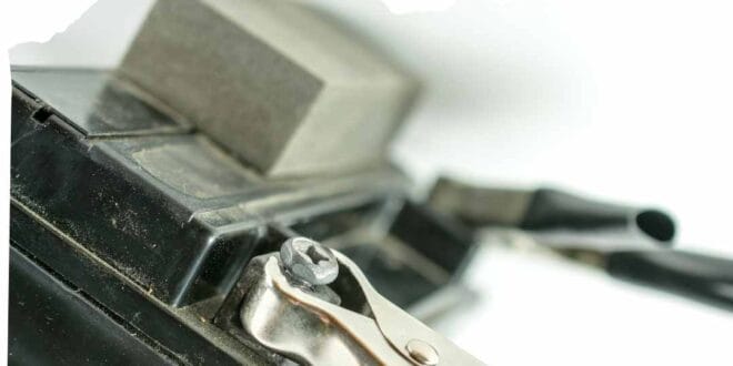 Can 12 volts hurt you?